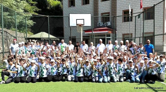 ŞEHR-İ MÜDAFAA TARAFTAR GRUBUNDAN KUR’AN ÖĞRENCİLERİNE Ç.RİZESPOR FORMASI