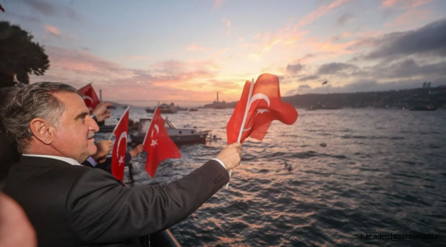 Zafer Haftası'nda anlamlı yolculuk: TCG Anadolu Gemisiyle Çanakkale'den İstanbul'a