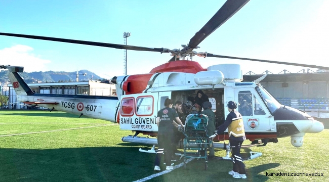 ARTVİN- BORÇKA’DA İKİ HASTA HAVA AMBULANSIYLA RİZE’YE NAKLEDİLDİ