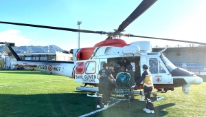 ARTVİN- BORÇKA’DA İKİ HASTA HAVA AMBULANSIYLA RİZE’YE NAKLEDİLDİ