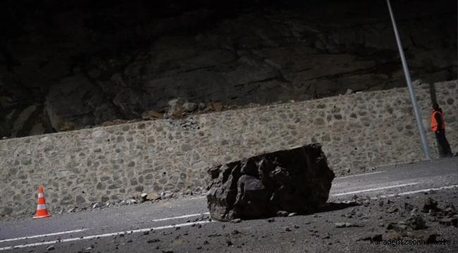 Artvin’de heyelan: Karadeniz sahil yolu trafiğe kapandı