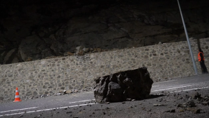 Artvin’de heyelan: Karadeniz sahil yolu trafiğe kapandı