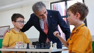 Başkan Yusuf Alemdar okulla ilk kez tanışan miniklere başarılar diledi