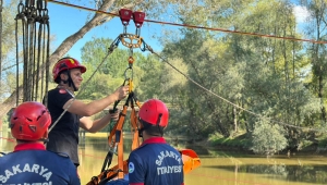 Büyükşehir’in itfaiyecileri Sakarya Nehri üzerinde nefes kesti
