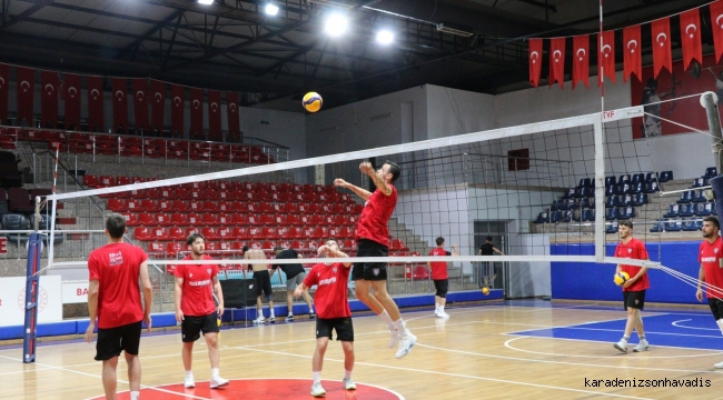 Düzce Belediyesi Spor Akademisi Erkek Voleybol takımı 1. lige hazır