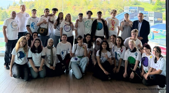 Misafir gençler Sakarya'da 'yeşil gelecek' için pedal çevirdi