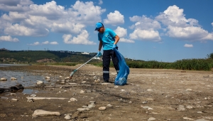 Sapanca Gölü çevresinden 2 ton çöp toplandı