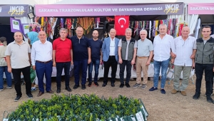 Trabzonlular festivalde fidan dağıtımıyla farkındalık yarattı..