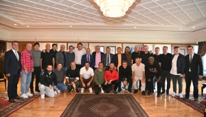 BAŞKAN GENÇ, EFSANE FUTBOLCULARI AĞIRLADI