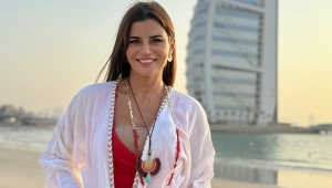 Ece Vahapoğlu, Dubai’de Dolunay Seremonisi ve Yoga Yaptırdı
