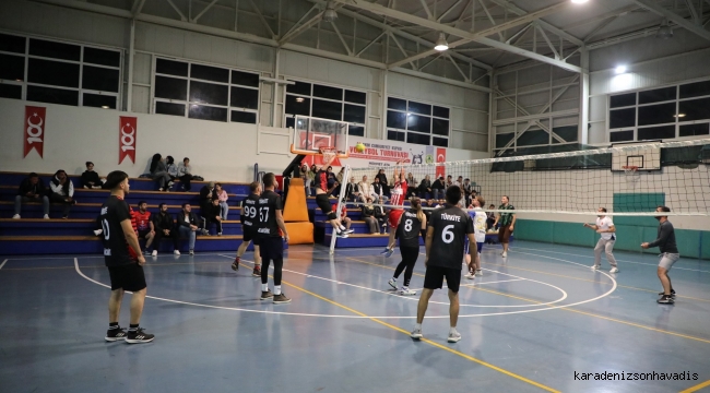 Ferizli’de 29 Ekim Cumhuriyet Kupası Voleybol Turnuvası Başladı