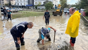 Ferizli'de Yoğun Yağışa Anında Müdahale: Taşkınlar Kısa Sürede Kontrol Altına Alındı