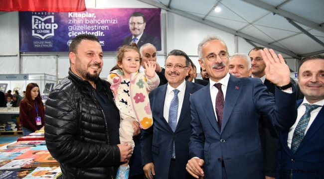BAŞKAN GENÇ, BAKAN URALOĞLU VE TS TEKNİK DİREKTÖRÜ TEKKE KİTAP FUARI'NI GEZDİ