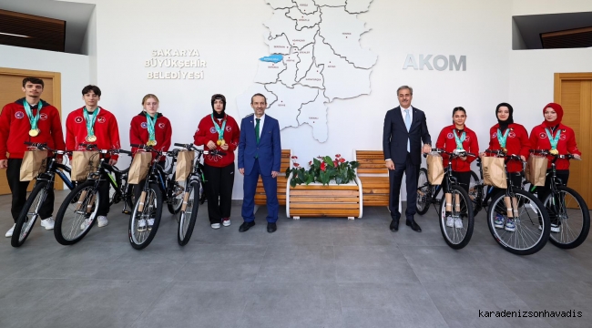 Başkan Yusuf Alemdar Çin'de tarih yazan dünya şampiyonlarını ağırladı