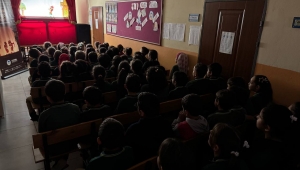 ‘Bir Hikâye Bin Neşe’ çocukların yüzünde tebessüm oluyor