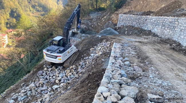 BÜYÜKŞEHİR TAŞ DUVARLARLA GÜVENLİ YOLLAR OLUŞTURUYOR