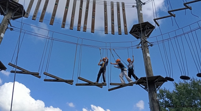 Macera Park’ta adrenalin dolu deneyimle çok şey öğreniyorlar