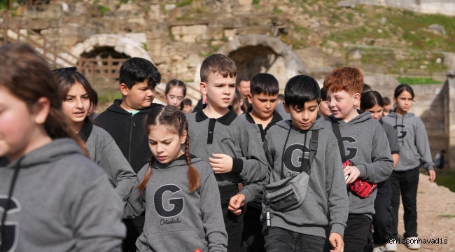 ÖĞRENCİLERDEN ANTİK KENTE ZİYARET