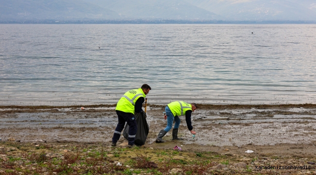 Sapanca Gölü kıyılarında ekosistemi koruyan temizlik çalışması sürüyor