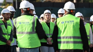 Yusuf Alemdar geleceğin inşaat mühendisleriyle şantiyede son durumu açıkladı