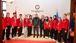 BAŞKAN GENÇ, ŞAMPİYONLARI AĞIRLADI