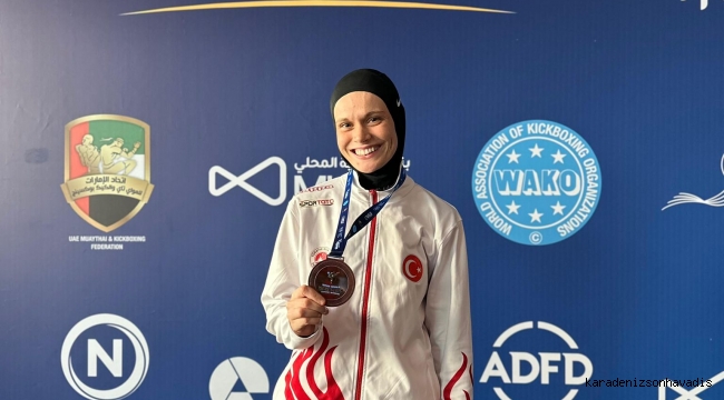 Büyükşehir'in kick boks sporcusu Ayşe Kaplan Dünya 3'üncüsü oldu