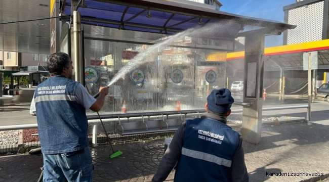  Ereğli’de Otobüs Durakları Detaylı Temizlendi