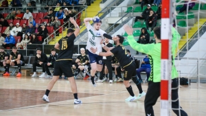 Hentbol Rize derbisinde kazanan Rize Belediyespor oldu