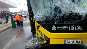 Arnavutköy’de İETT otobüsü ile hafif ticari araç çarpıştı: 1 ölü, 1 yaralı