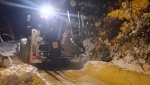 BÜYÜKŞEHİR'İN YOL KAHRAMANLARI SABAHA KADAR 84 MAHALLENİN YOLUNU AÇTI