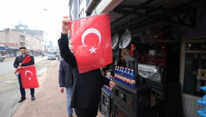 Ferizli’den Sınır Hattındaki Alçaklığa En Güzel Cevap: Başkan Mehmet Ata İlçeyi Al Bayraklarla Donatt