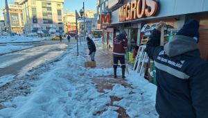 Kdz. Ereğli’de Yollar Ve Kaldırımlar Kardan Temizleniyor