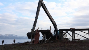 Sapanca Gölü kıyılarındaki kaçak yapılar kaldırılıyoR