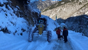 TRABZON'DA BÜYÜKŞEHİR EKİPLERİ KAPALI YOL BIRAKMADI