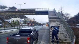 TRABZON'DA KRİTİK NOKTALARDA KAR TEMİZLİĞİ