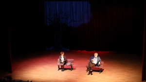 Usta oyunculardan unutulmaz performans: “Güne Bakan Cam Kırıkları”