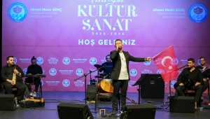 VOLKAN ARSLAN’DAN TÜRK BAYRAĞIYLA ANLAMLI KONSER