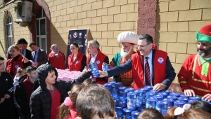 BAŞKAN GENÇ, TEKNE ORUCU ETKİNLİĞİNDE ÇOCUKLARLA BULUŞTU