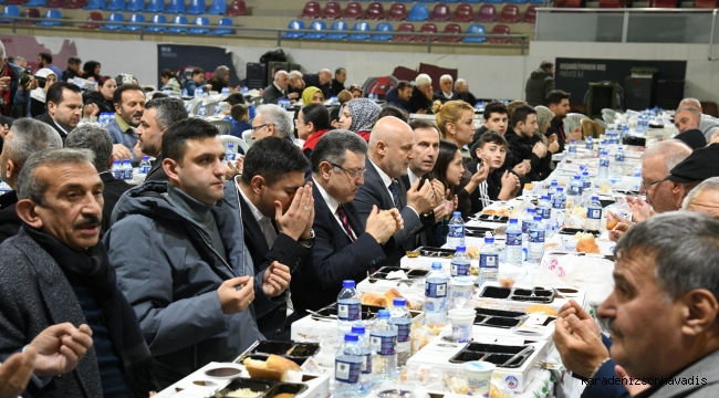 BAŞKAN GENÇ’TEN ÇARŞIBAŞI’NDA GÖNÜLLERE DOKUNAN BULUŞMA