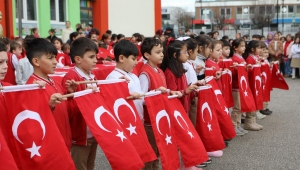 Bayrak Sevgisi Yürüyüşle Pekiştirildi