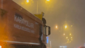 Bolu Dağı’nda kar yağışı etkisini artırıyor, ekipler sahada