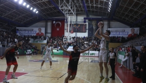 Büyükşehir Basketbol’dan taraftarı önünde net galibiyet: 86-66