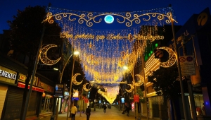 Çark Caddesi’nde ışıl ışıl Ramazan