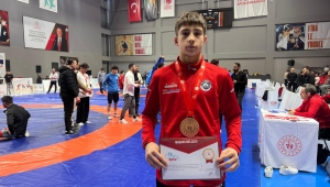 DÜZCE BELEDİYESİ GÜREŞ SPORCUSU TÜRKİYE 3'ÜNCÜSÜ OLDU TÜRKİYE ŞAMPİYONASINDA KÜRSÜYE ÇIKTI