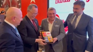 Hasan Kartal'dan Tayvan heyetine Rize Çayı hediyesi