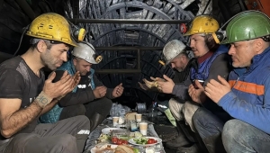 Maden işçileri yerin 120 metre altında ilk sahurlarını yaptı