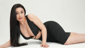 NUR FARAJ TİYATROYA HAZIRLANIYOR