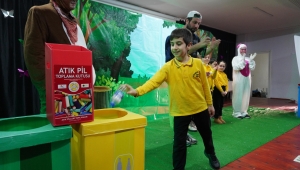 RİZE BELEDİYESİ'NDEN SIFIR ATIK TEMALI TİYATRO GÖSTERİSİ