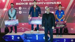 Rizeli boksör Büyük Erkekler Türkiye Ferdi Boks şampiyonası 3'üncü oldu