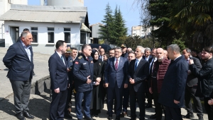 Bakan Uraloğlu ve Başkan Genç'ten yanan fabrikaya ziyaret